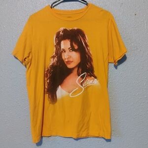 Selena Quintanilla Graphic Yellow T-Shirt Size‎ Medium Iconic Tex Mex Pop Latina